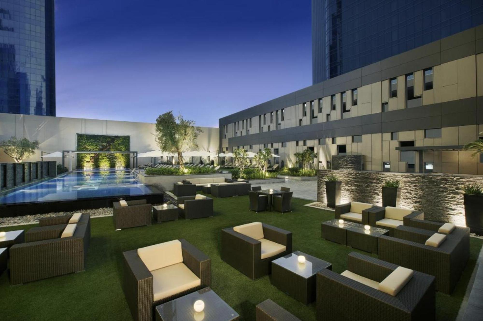 Next'House - Downtown Views Host Albergue Dubái Exterior foto