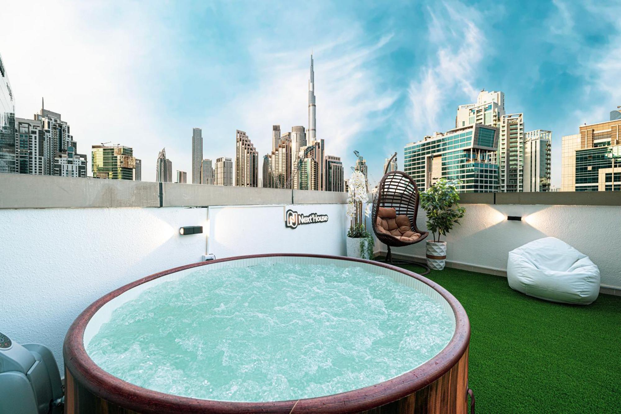 Next'House - Downtown Views Host Albergue Dubái Exterior foto