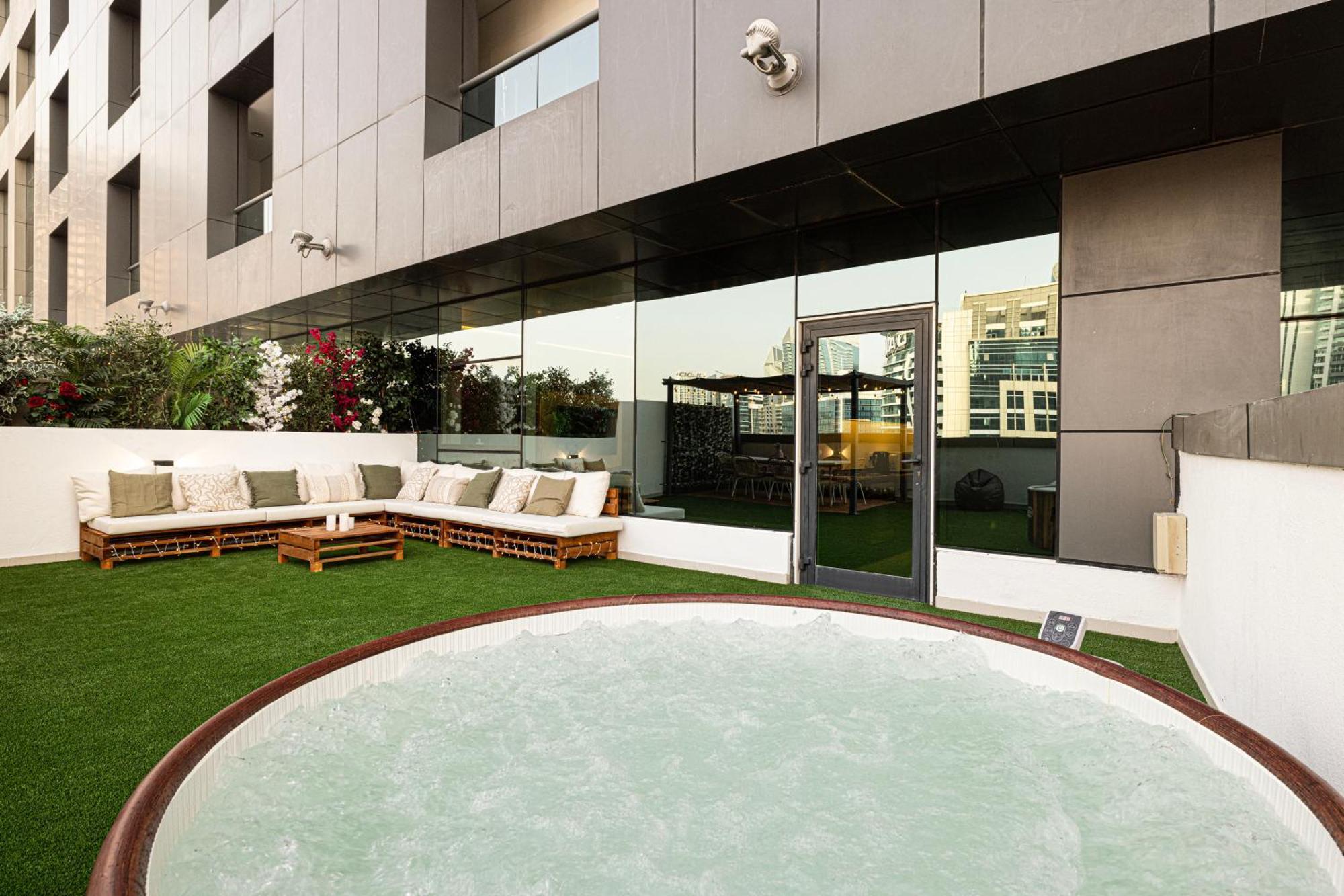 Next'House - Downtown Views Host Albergue Dubái Exterior foto